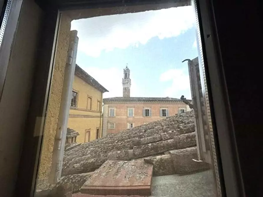 Immagine 20 di Appartamento in vendita  a Siena