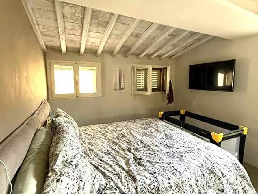 Immagine 26 di Appartamento in vendita  a Siena