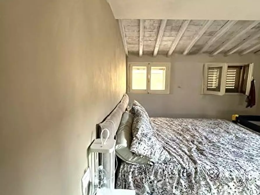 Immagine 25 di Appartamento in vendita  a Siena