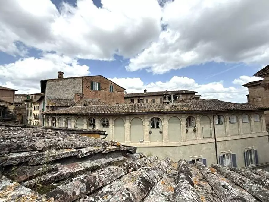 Immagine 35 di Appartamento in vendita  a Siena