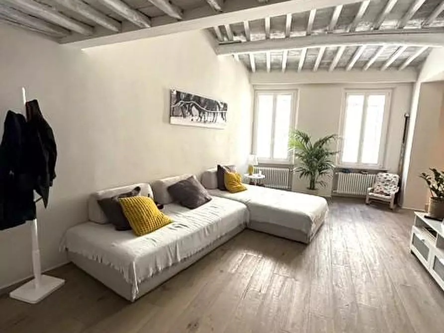 Immagine 8 di Appartamento in vendita  a Siena
