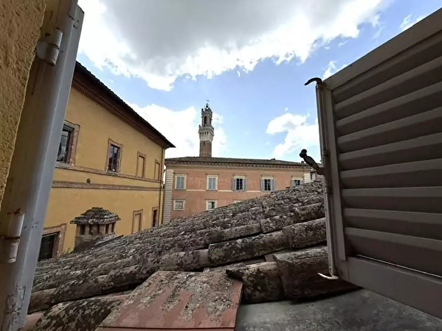 Immagine 21 di Appartamento in vendita  a Siena