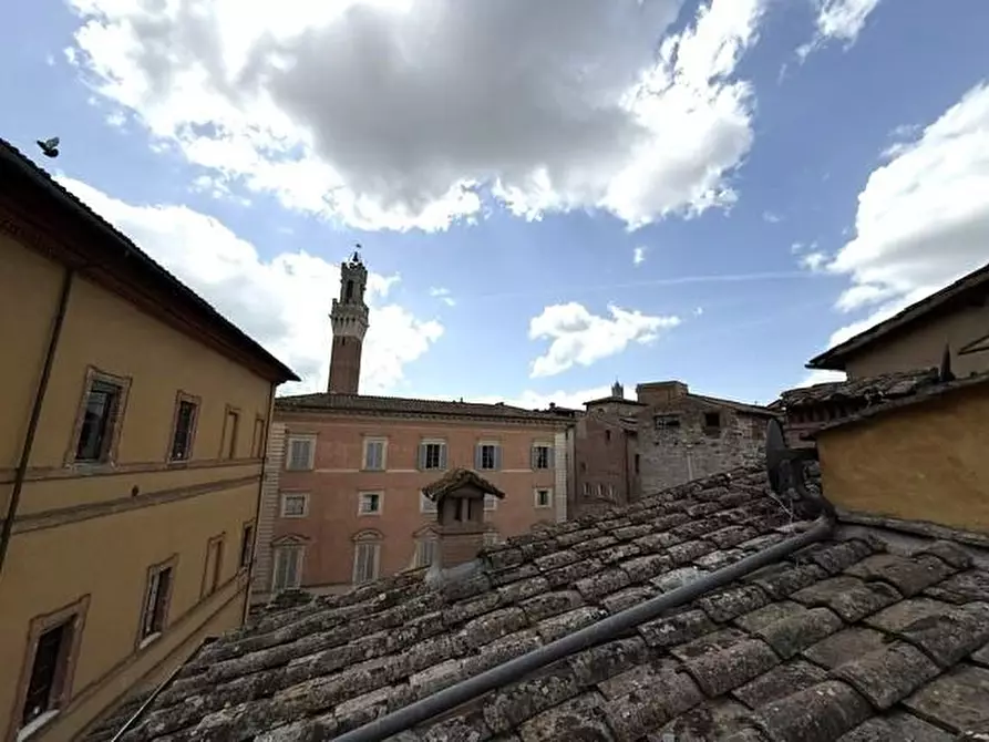 Immagine 36 di Appartamento in vendita  a Siena