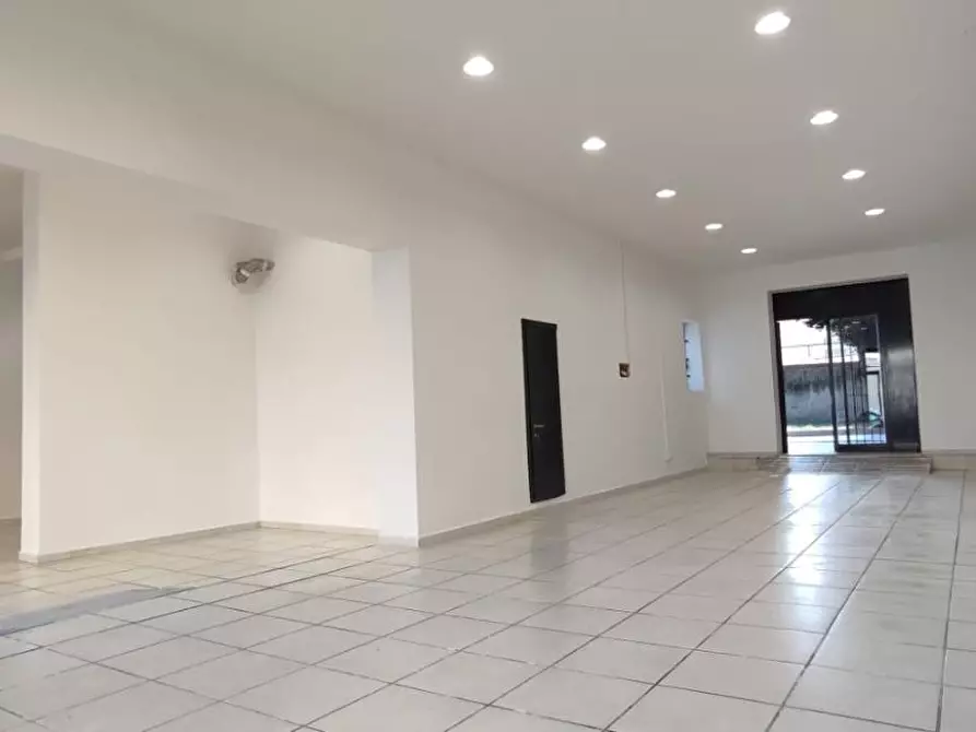 Immagine 7 di Locale commerciale in affitto  a Livorno