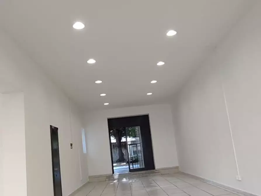 Immagine 12 di Locale commerciale in affitto  a Livorno
