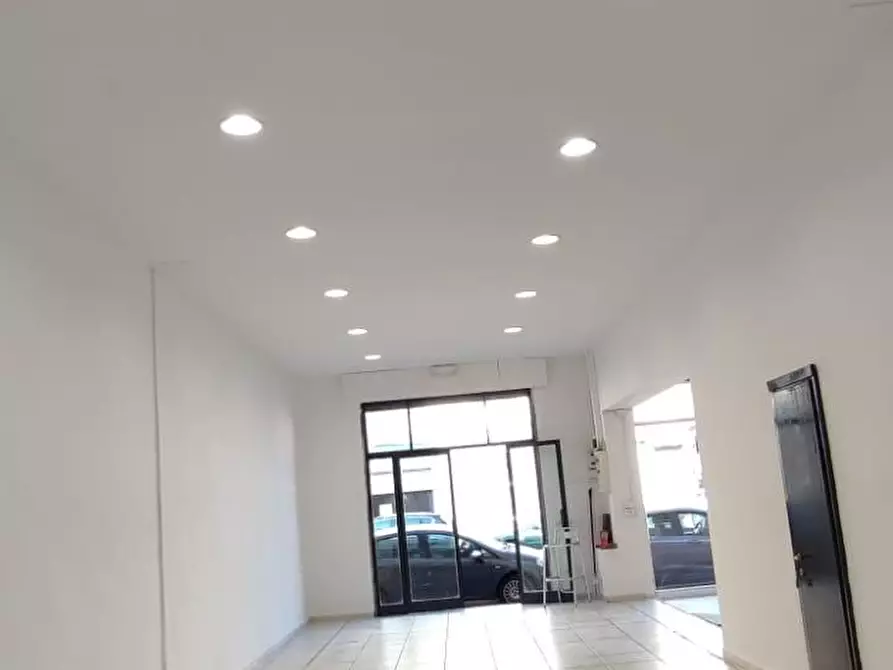 Immagine 11 di Locale commerciale in affitto  a Livorno