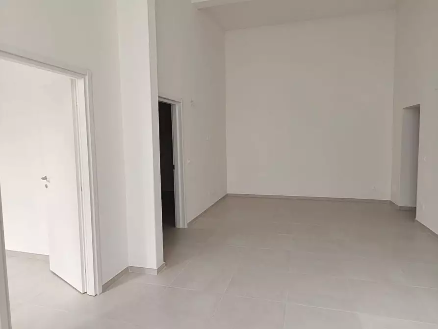 Immagine 17 di Appartamento in vendita  a Livorno