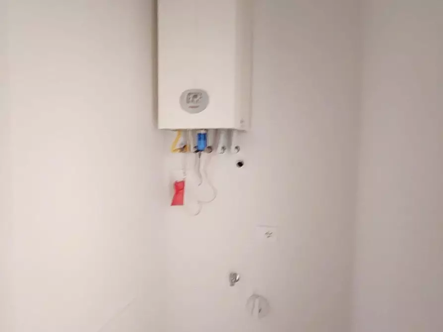 Immagine 11 di Appartamento in vendita  a Livorno