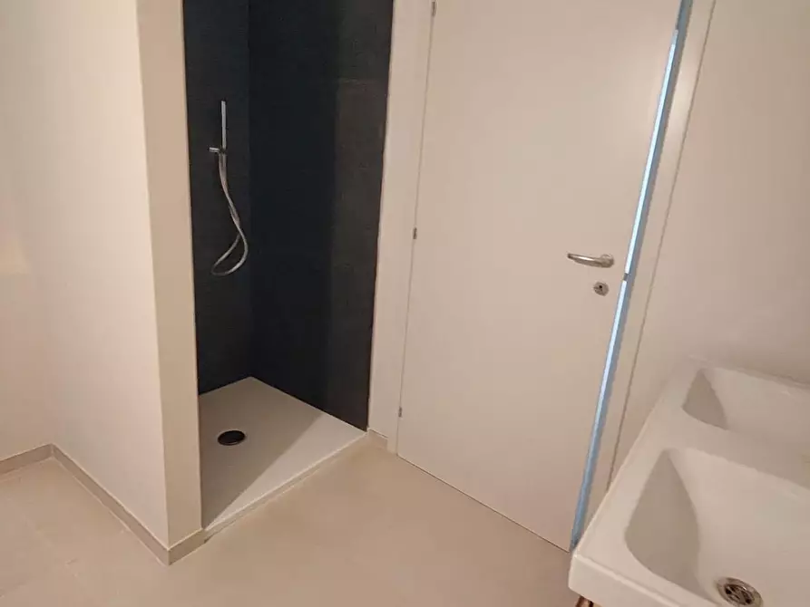 Immagine 5 di Appartamento in vendita  a Livorno