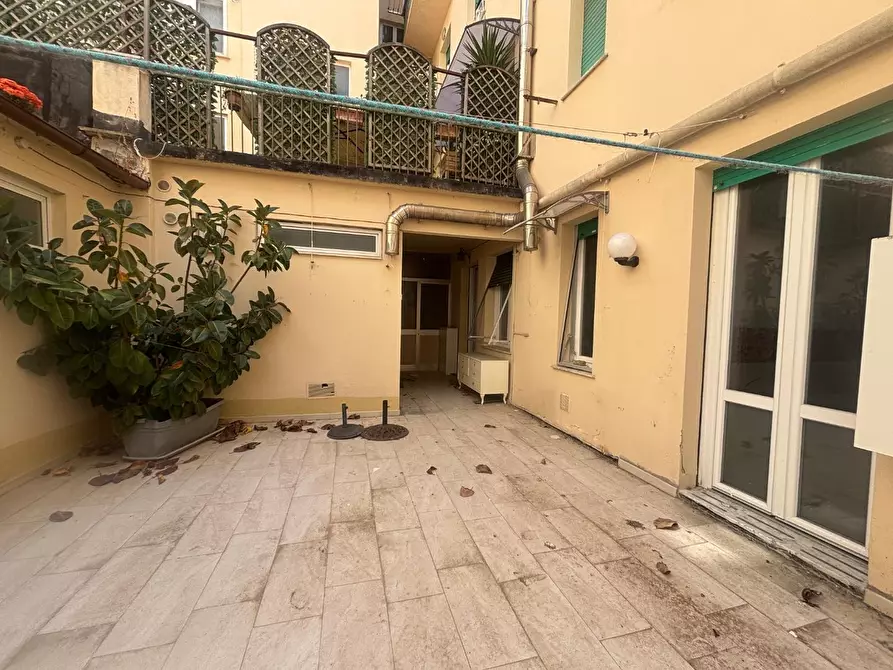 Immagine 11 di Appartamento in vendita  a Livorno