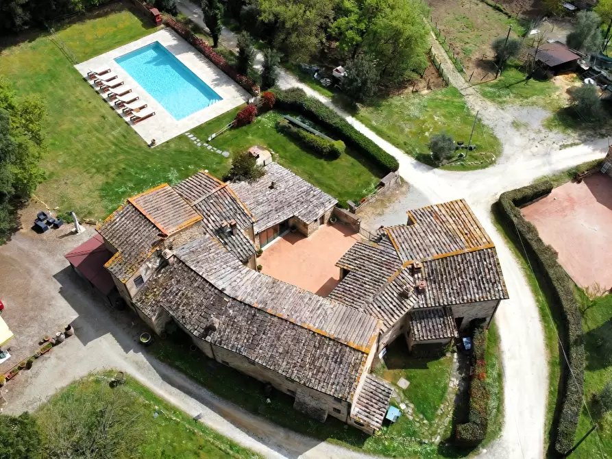 Immagine 2 di Casa colonica in vendita  a Colle Di Val D'elsa