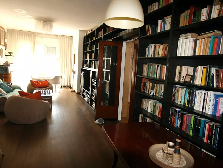 Immagine 1 di Appartamento in vendita  a Carrara