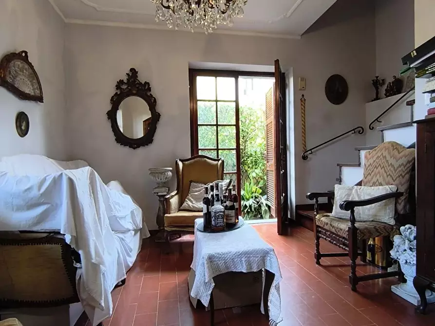 Immagine 1 di Casa trifamiliare in vendita  a Carrara