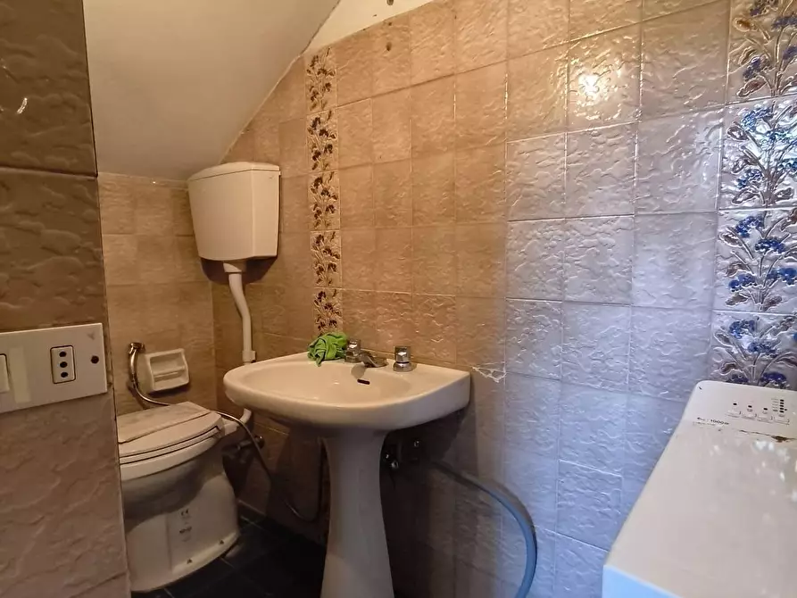 Immagine 9 di Casa trifamiliare in vendita  a Carrara