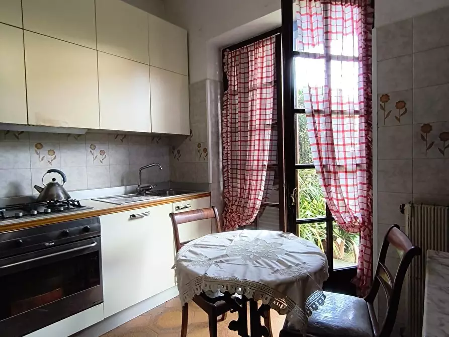 Immagine 2 di Casa trifamiliare in vendita  a Carrara