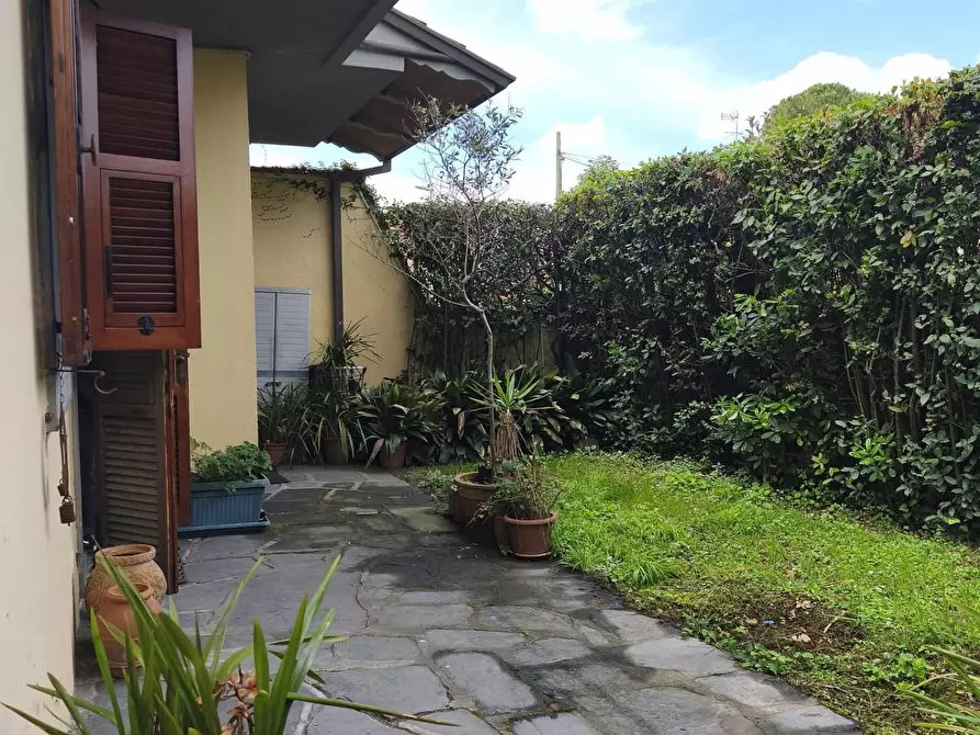 Immagine 21 di Casa trifamiliare in vendita  a Carrara