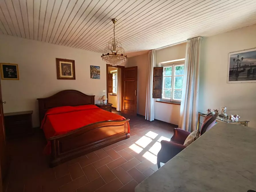 Immagine 11 di Villa in vendita  a Massarosa