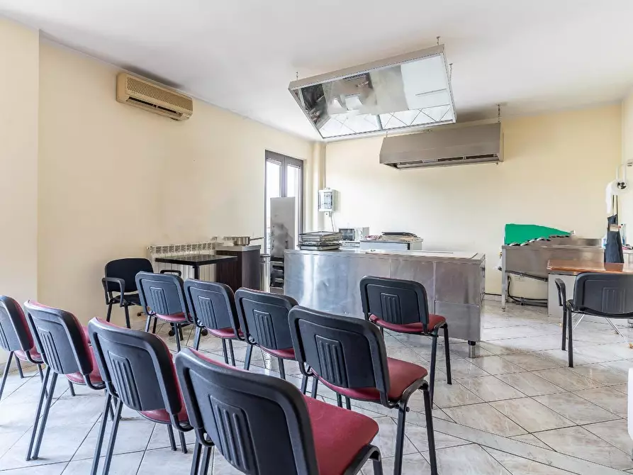 Immagine 14 di Laboratorio in vendita  a San Miniato