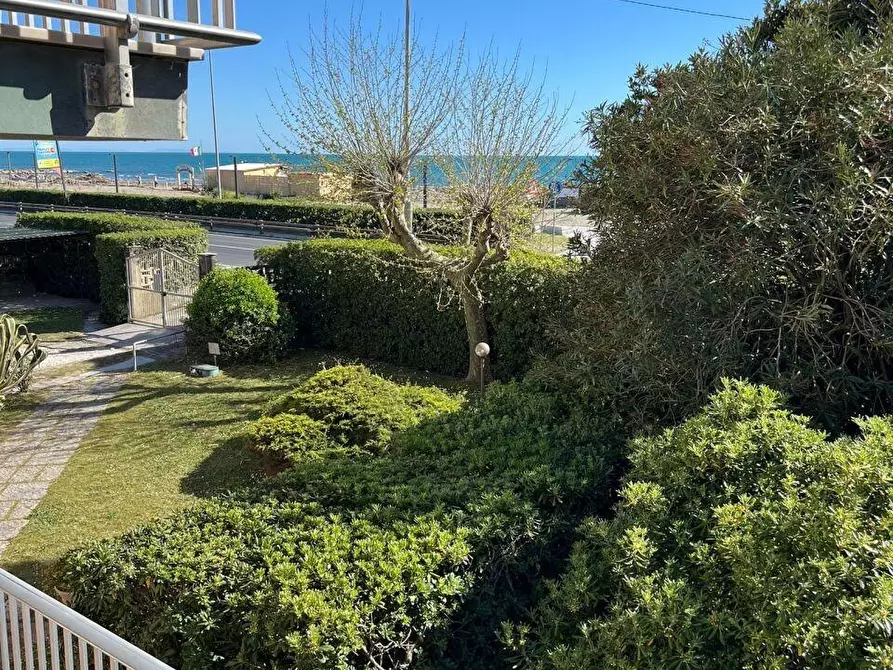 Immagine 1 di Casa semindipendente in vendita  a Sarzana