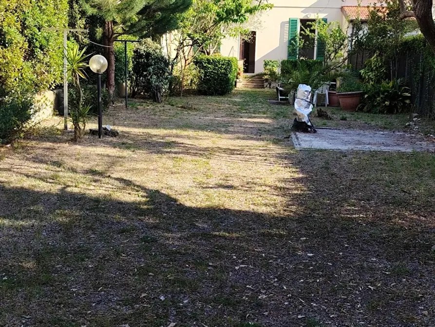 Immagine 2 di Villetta a schiera in vendita  a Pietrasanta