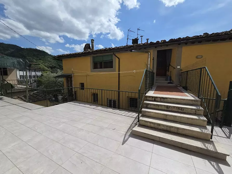 Immagine 1 di Mansarda in vendita  a Lucca