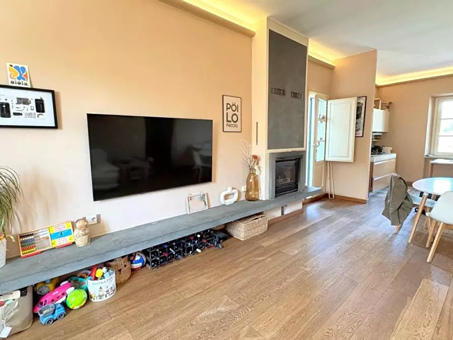 Immagine 10 di Appartamento in vendita  a Lucca