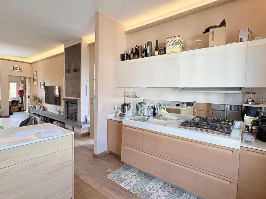 Immagine 5 di Appartamento in vendita  a Lucca