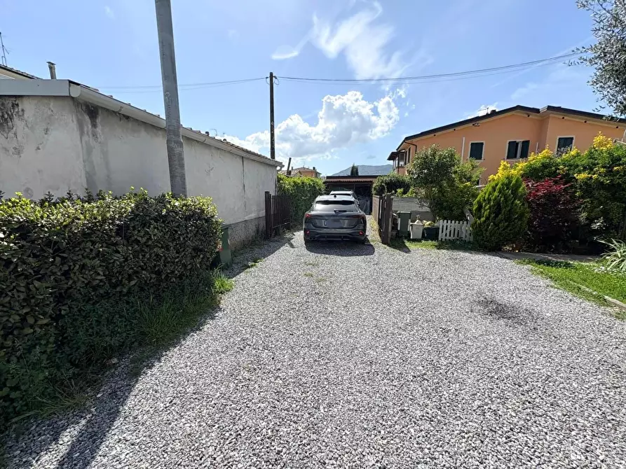 Immagine 25 di Appartamento in vendita  a Lucca