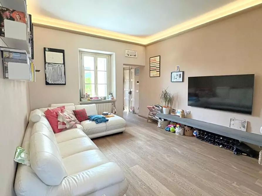 Immagine 2 di Appartamento in vendita  a Lucca