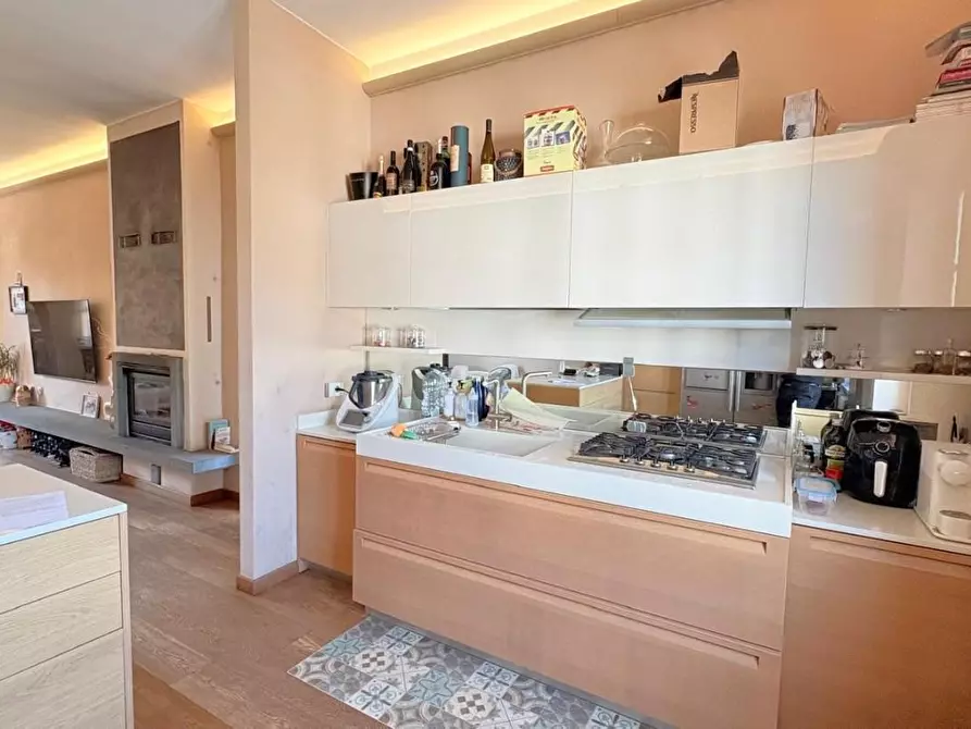 Immagine 7 di Appartamento in vendita  a Lucca