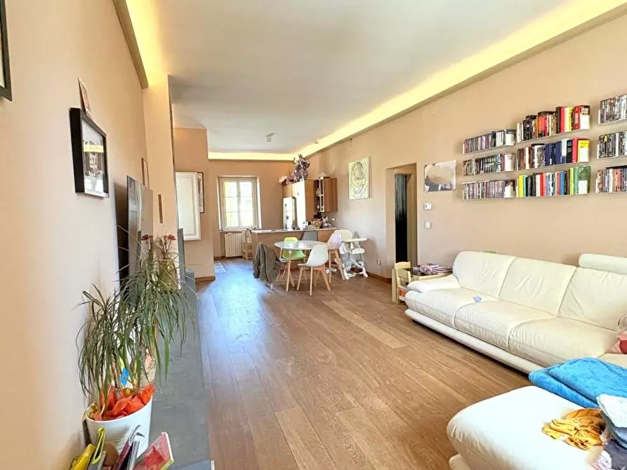 Immagine 11 di Appartamento in vendita  a Lucca