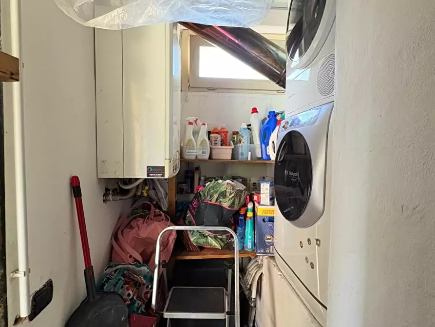 Immagine 26 di Appartamento in vendita  a Lucca