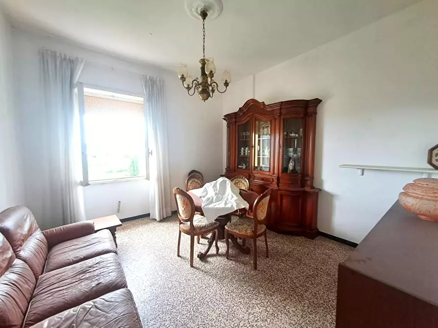 Immagine 2 di Appartamento in vendita  a Massa