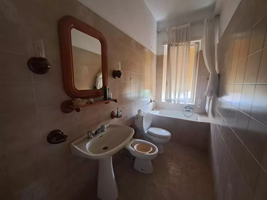 Immagine 13 di Appartamento in vendita  a Massa