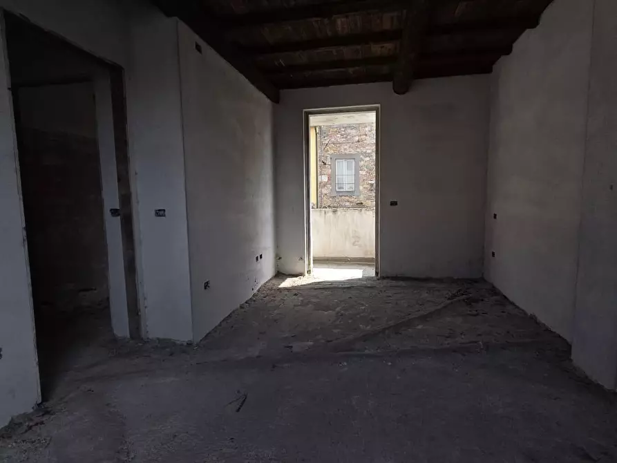 Immagine 15 di Casa semindipendente in vendita  a Lucca