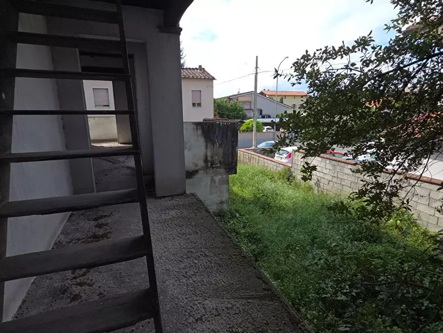 Immagine 10 di Casa semindipendente in vendita  a Lucca