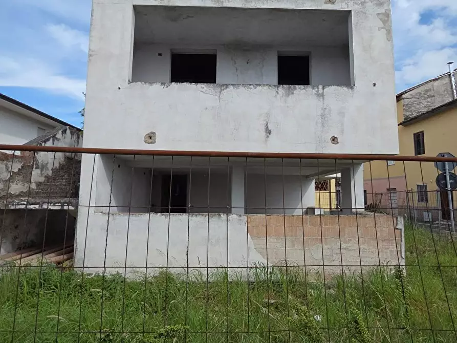 Immagine 9 di Casa semindipendente in vendita  a Lucca