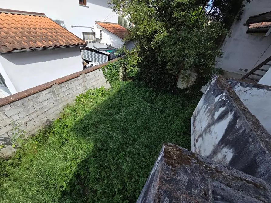 Immagine 8 di Casa semindipendente in vendita  a Lucca