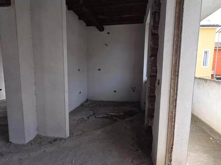 Immagine 13 di Casa semindipendente in vendita  a Lucca