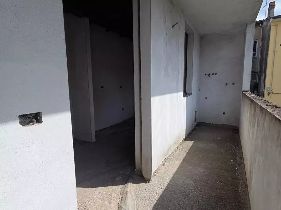 Immagine 11 di Casa semindipendente in vendita  a Lucca