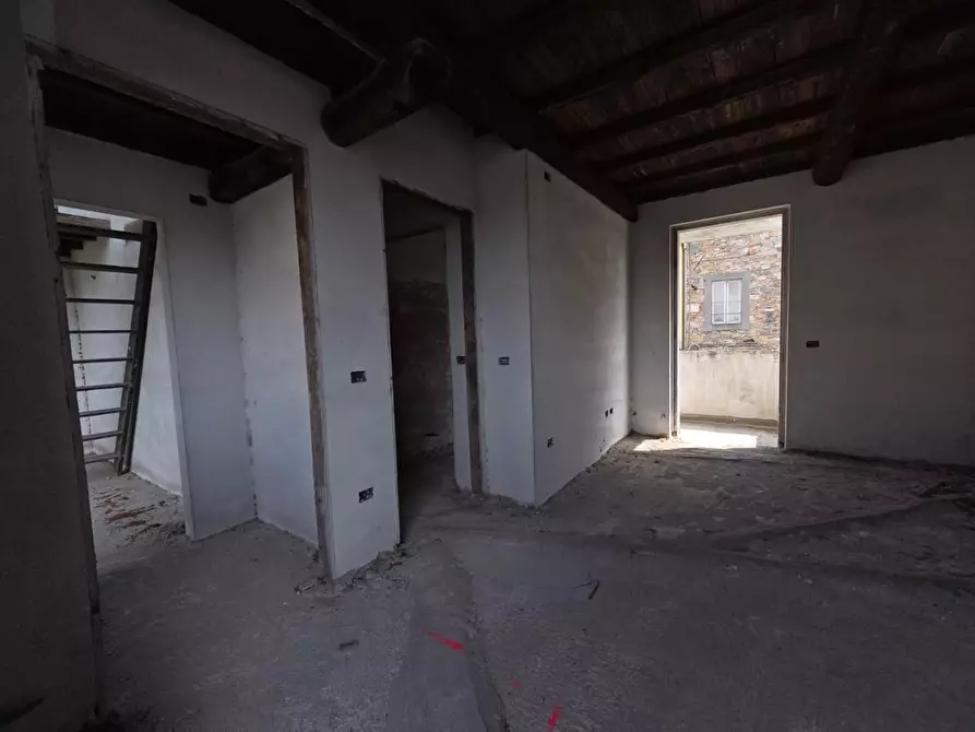 Immagine 16 di Casa semindipendente in vendita  a Lucca