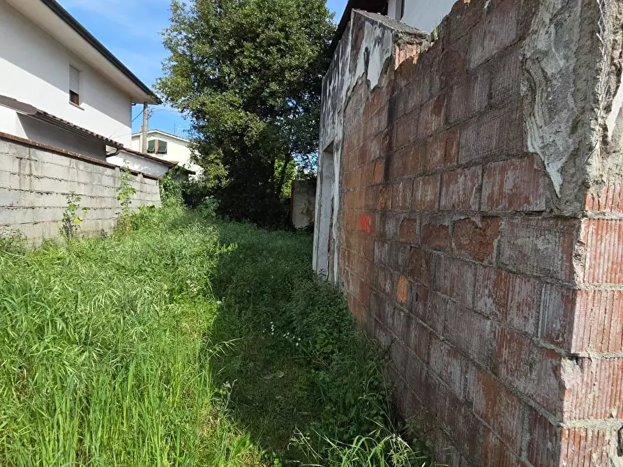 Immagine 7 di Casa semindipendente in vendita  a Lucca