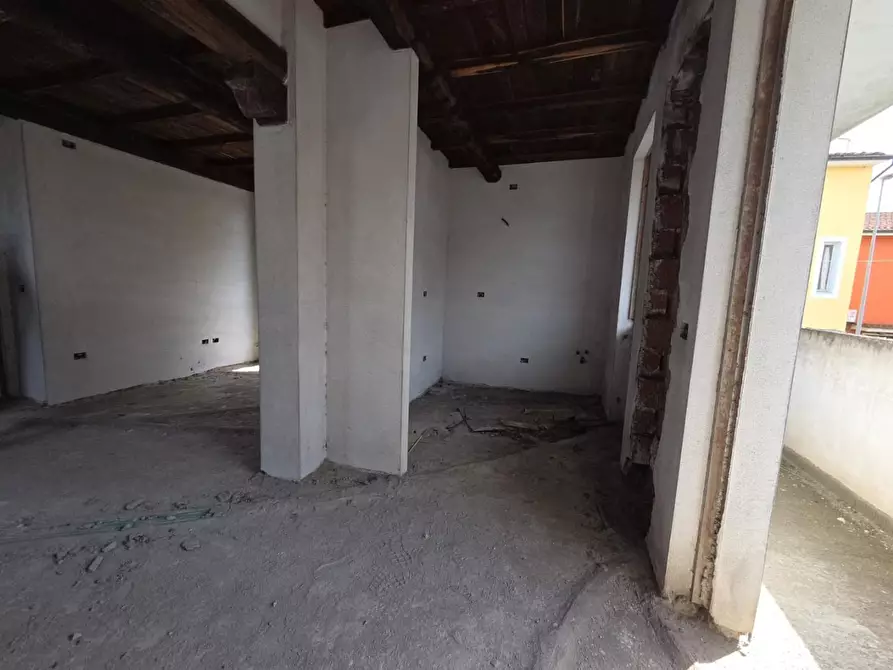 Immagine 12 di Casa semindipendente in vendita  a Lucca