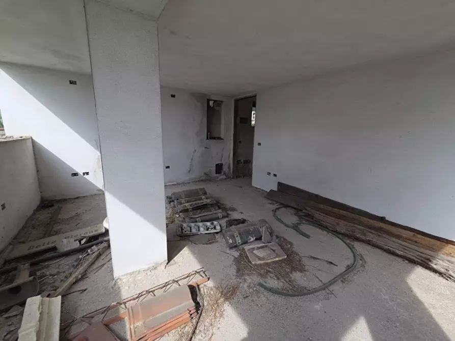 Immagine 2 di Casa semindipendente in vendita  a Lucca