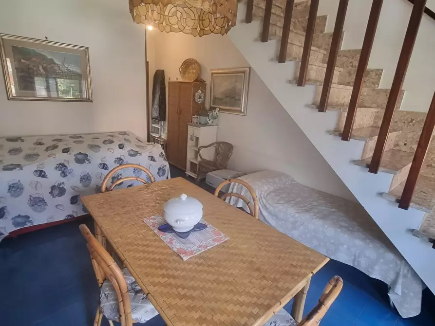 Immagine 3 di Appartamento in vendita  a Massa