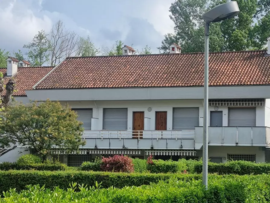 Immagine 1 di Appartamento in vendita  a Massa