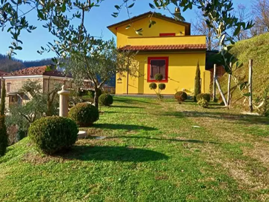 Immagine 1 di Villa in vendita  a Fivizzano