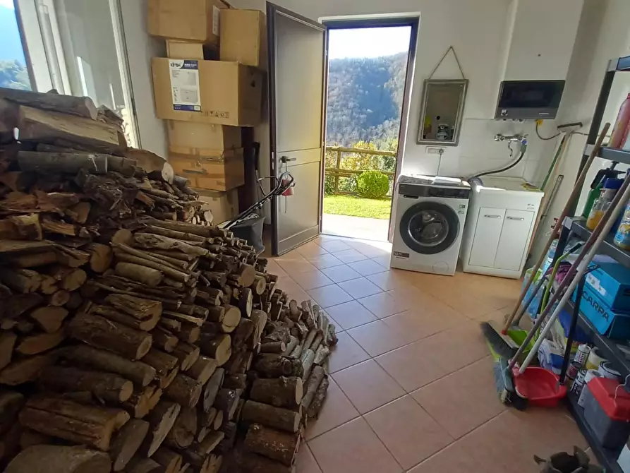 Immagine 10 di Villa in vendita  a Fivizzano