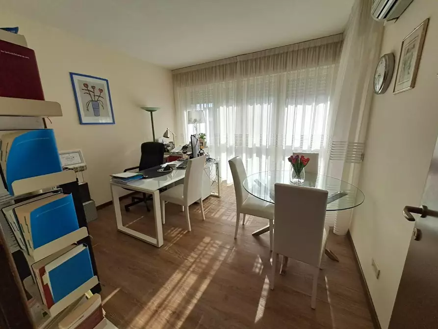 Immagine 1 di Ufficio in affitto  a Empoli