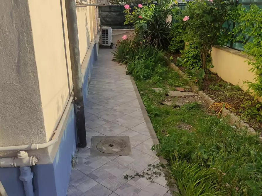 Immagine 4 di Appartamento in vendita  a Livorno